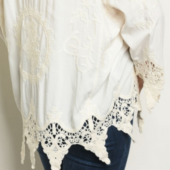 LAST 1! Crochet & Embroided top in Ivory - Picture 2 of 5